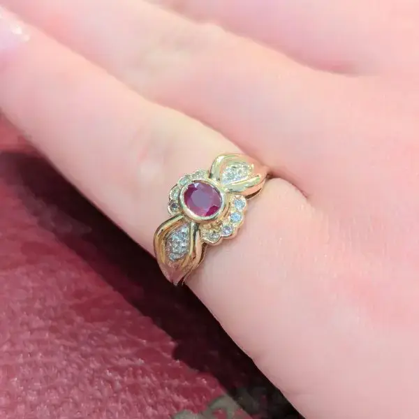 Bague   or jaune diamant et rubis