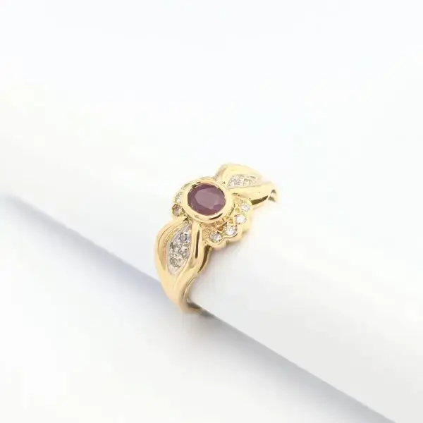 Bague   or jaune diamant et rubis